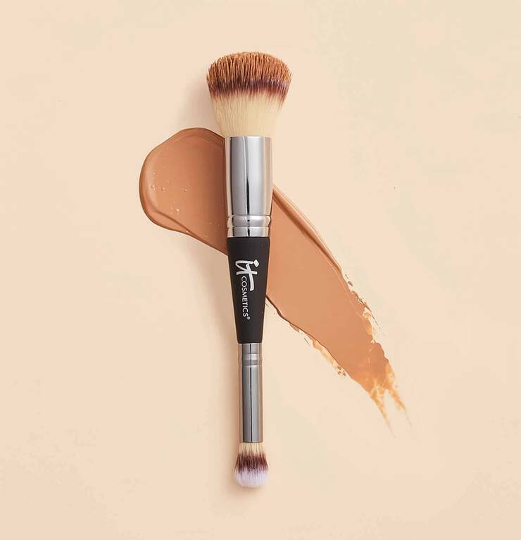 Make-up Pinsel und Foundation-Probe